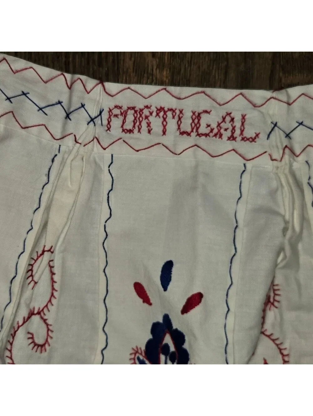 Vtg Portugal Handmade White Embroidered Apron Pockets Traditional Floral Heart
